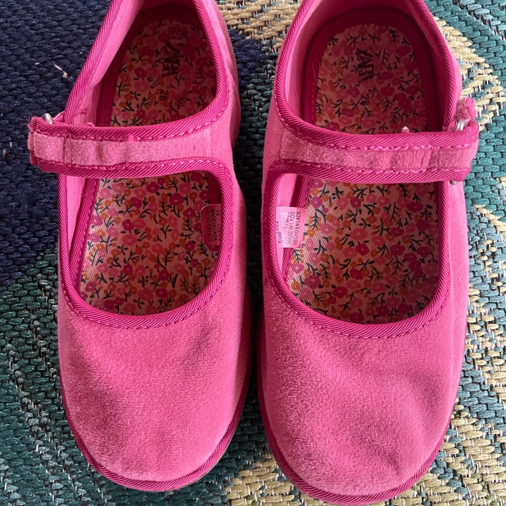 Zara Girls Velvet Mary Jane- Size 28
